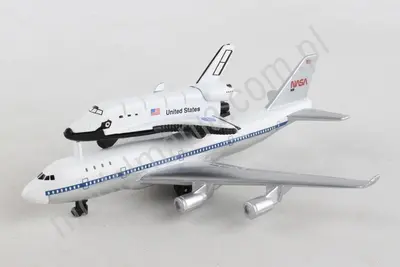 shuttle with 747