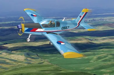 Czeski samolot treningowo-sportowy Zlin Z-142