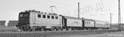 Pociąg BR E41 z trzema wagonami