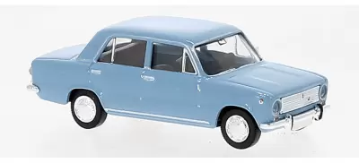 Fiat 124 jasnoniebieski; 1966 rok